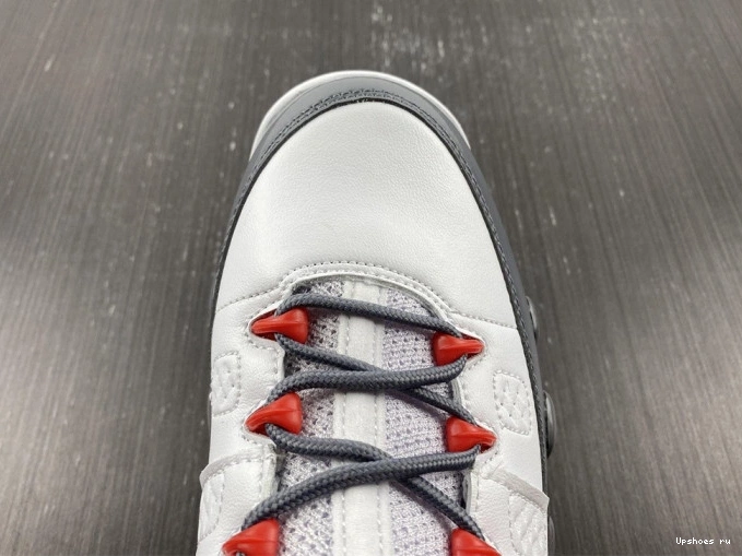 Retro Red Fire Jordan CT8019-162 9 0424